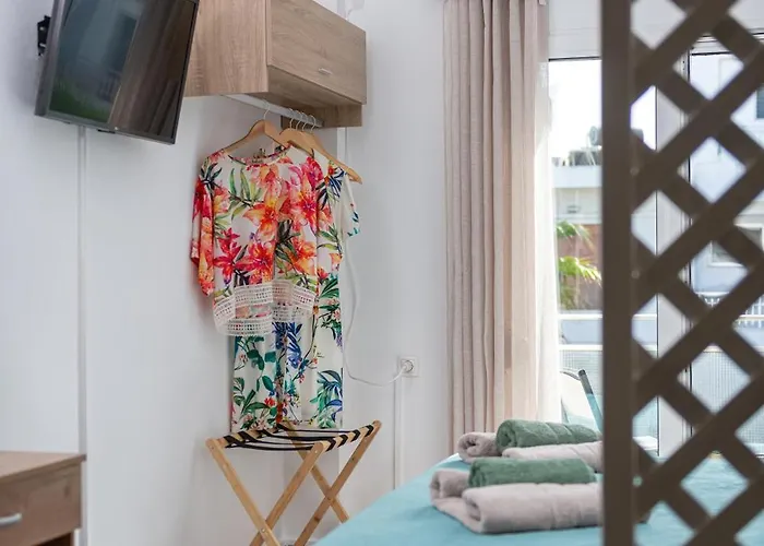 Апартаменти Wave 1 Min Walk To Near Center *