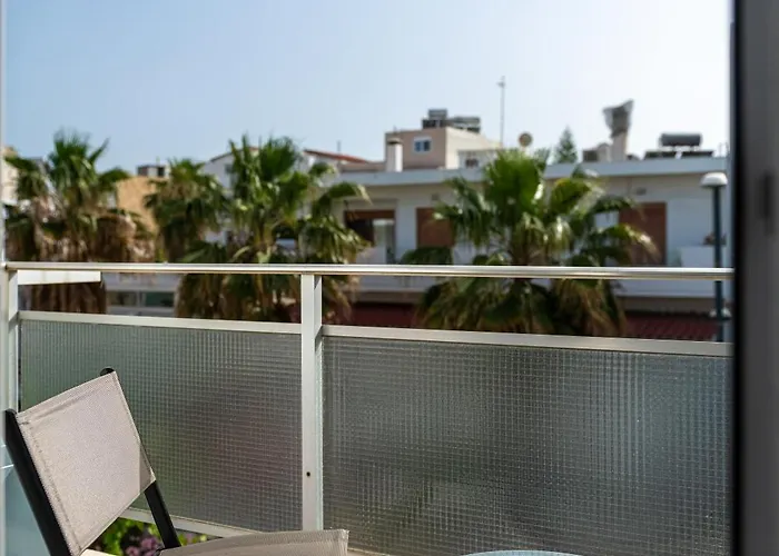 Wave 1 Min Walk To Near Center *