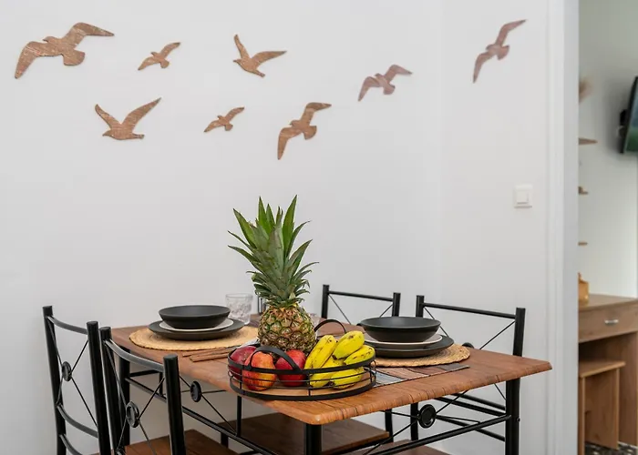 Апартаменти Wave 1 Min Walk To Near Center