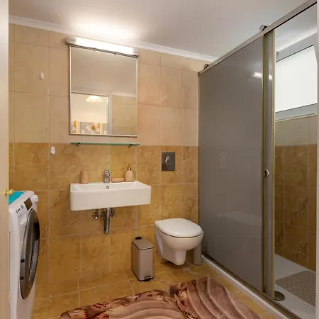 Wave 1 Min Walk To Near Center דירה *