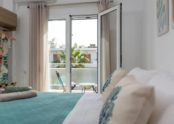 Wave 1 Min Walk To Near Center Apartment *